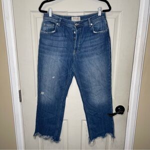 WE THE FREE Maggie Straight Leg Jean Medium Blue Button Fly Frayed Hem Womens 30